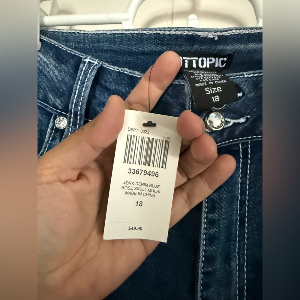 🆕 Hot Topic Dark Indigo Skull Rose Rhinestone Flare Denim Pants Plus Size 18 - Picture 9 of 12